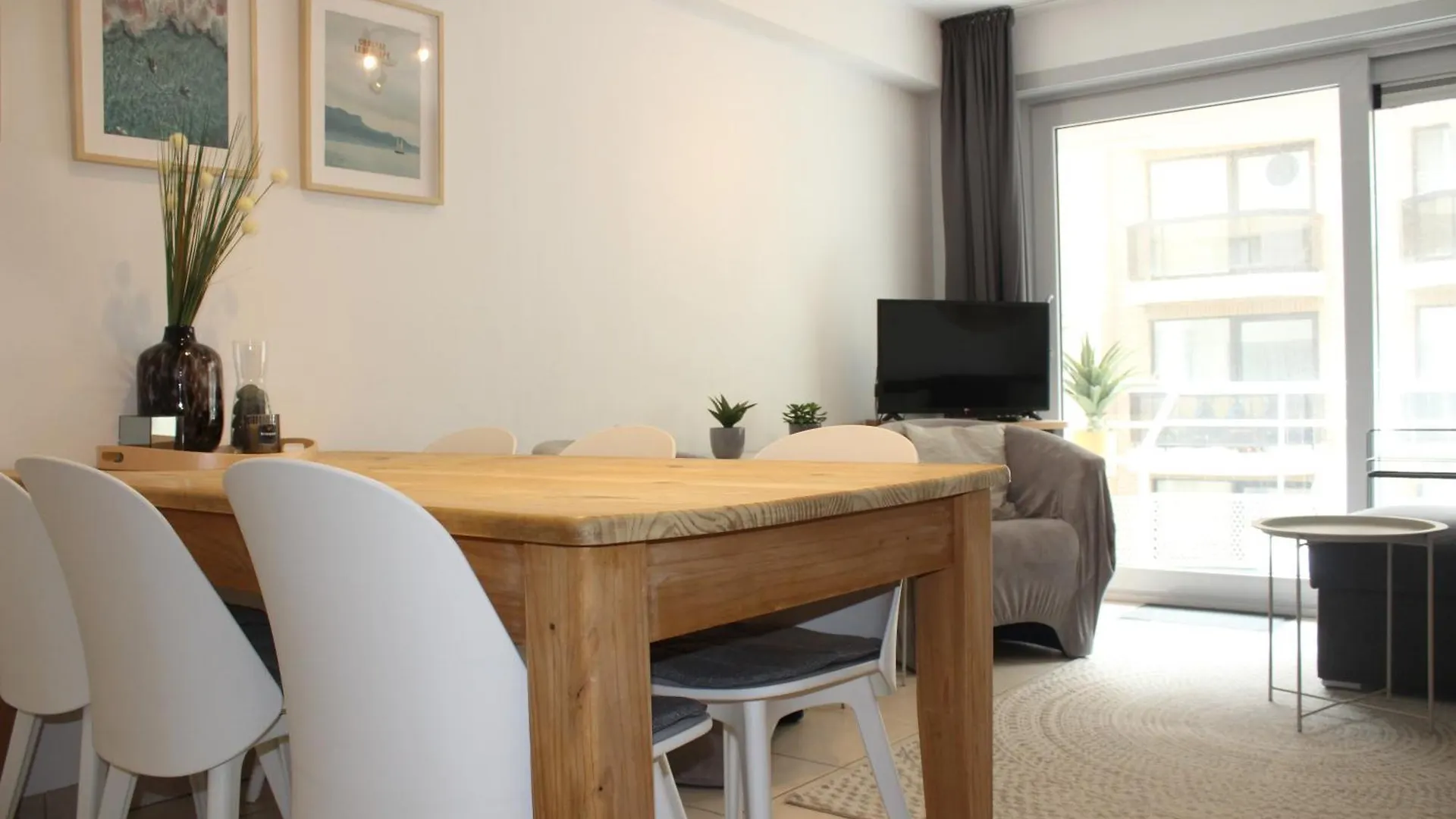 Cozy 2 Bedroom Apartment With Swimming Pool T53 Ostend Belgium
