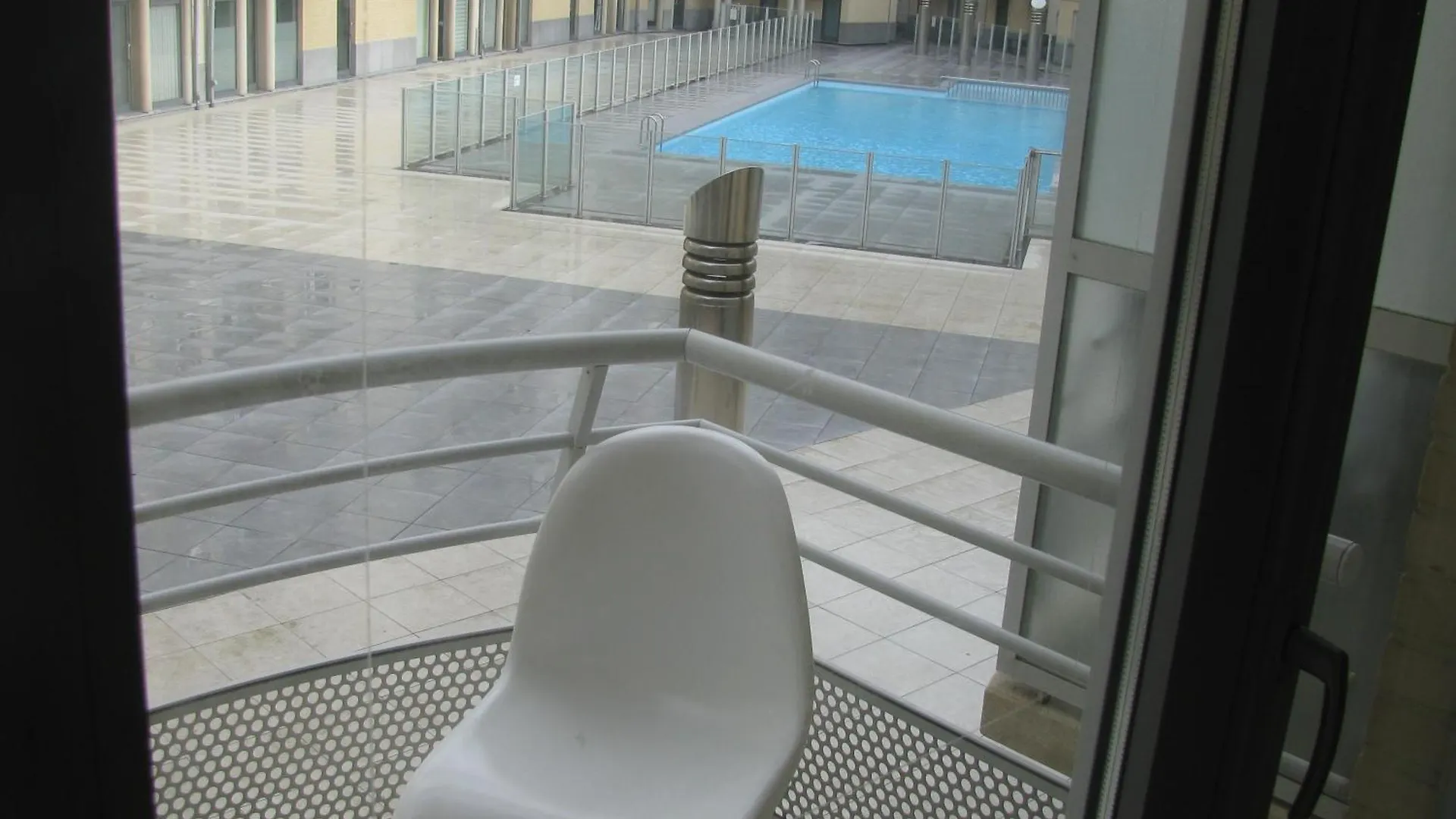 Cozy 2 Bedroom Apartment With Swimming Pool T53 Ostend 0*,  Belgium